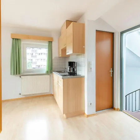 Cosy In With Balcony And View Lägenhet